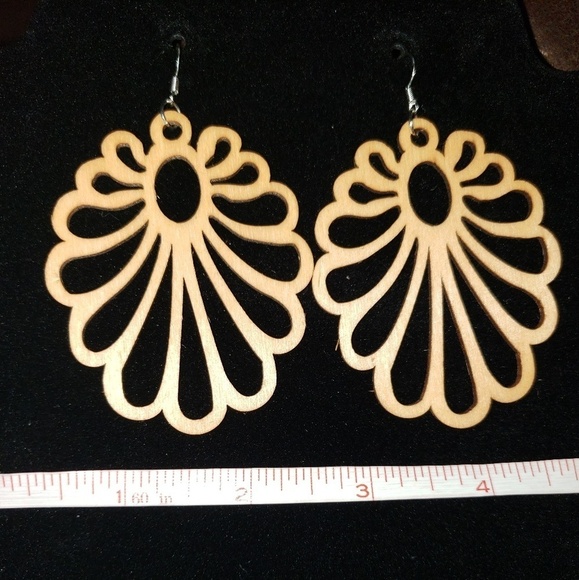 NEW 1 Pair Wooden Carved Earrings Boho Chic Hook Lightweight - Picture 1 of 5